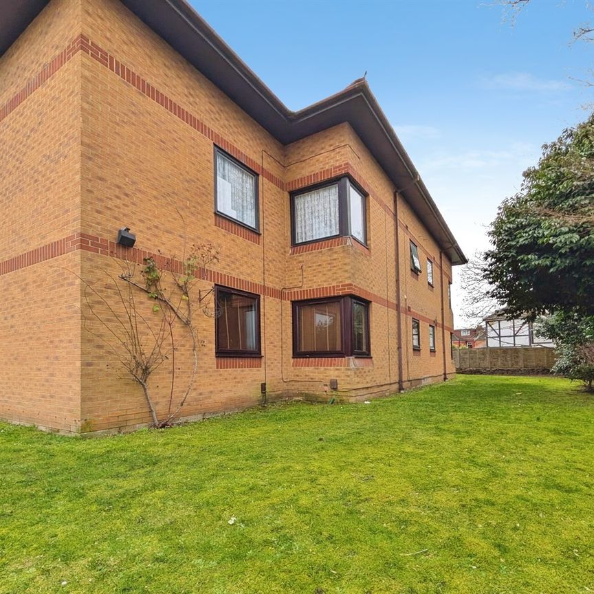 The Grange, SO16 - Photo 1