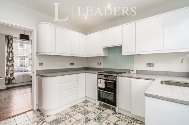 2 bedroom terraced to rent Alexandra Road - Photo 1