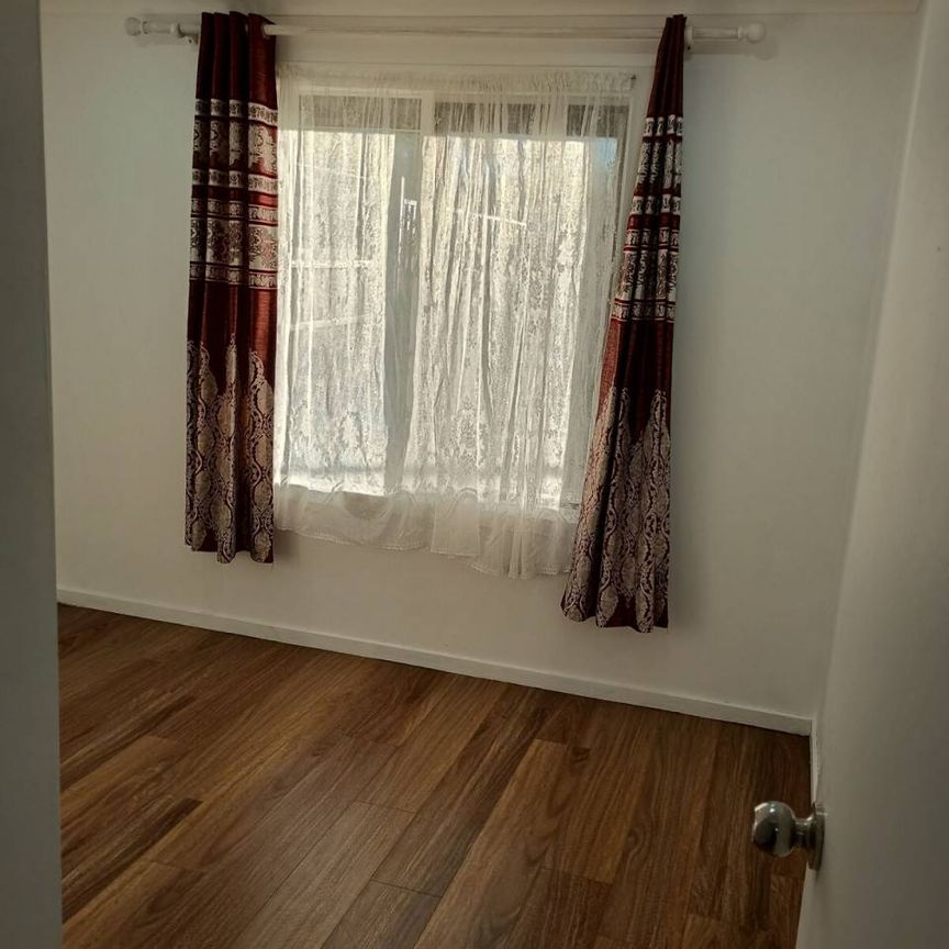 Fully Renovated House - Next to Melton Train Station - Photo 1