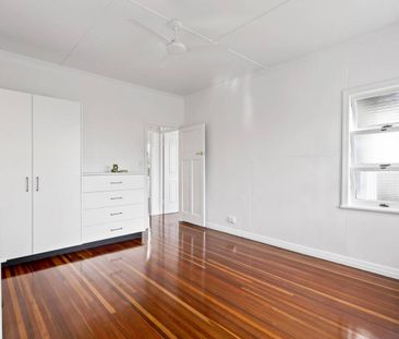 Renovated high set home close to city centre - Photo 2