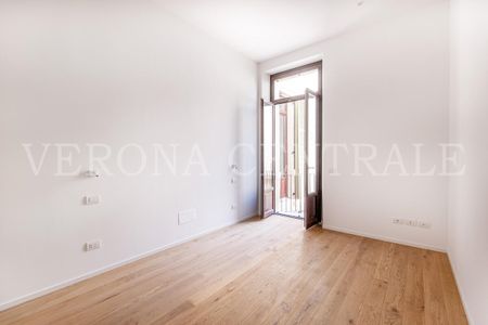 Bilocale completamente Ristrutturato in Palazzo Ravignani Benini- Veronetta - Photo 2