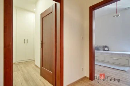 Pronájem bytu 3+1 98 m - Fotografie 2