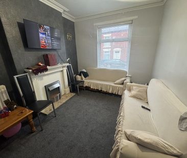 2 bedroom end of terrace house to rent - Photo 6