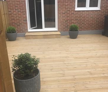 Room in a Shared House, Phipps Bridge Rd, SW19 - Photo 5