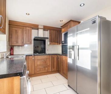 3 bedroom end of terrace house to rent - Photo 5