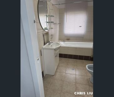 Low maintenance house in Woodridge - Photo 6