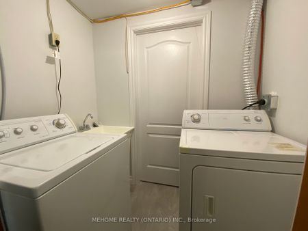 Detached Home For Lease | N8129940 - Photo 3