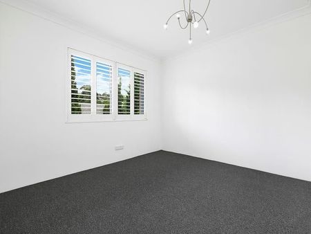 Top floor apartment in sought after location - Photo 2