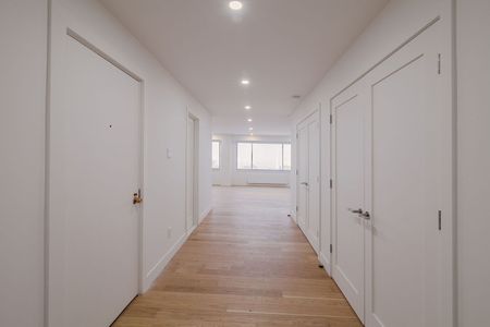 3555 Cote-des-Neiges Road - Photo 2
