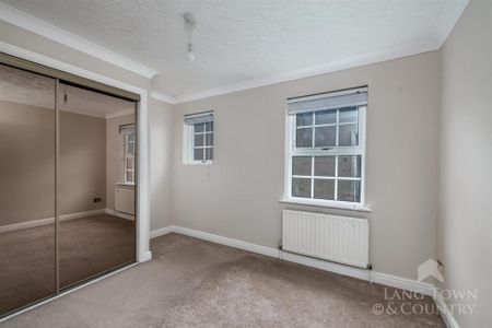 2 bedroom end of terrace house to rent - Photo 3