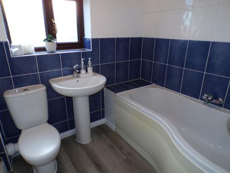 3 bedroom link detached house to rent - Photo 5