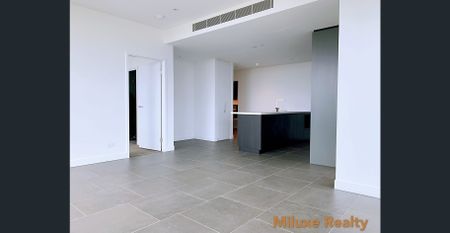 High level modern apartment with Panoramic Harbour Views - Photo 2