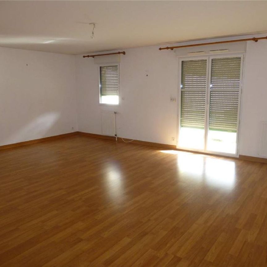 Pour visiter, appeler le 02.23.55.91.17 VITRE. Rue Savary - Proximité Centre ville, ce très b... - Photo 1