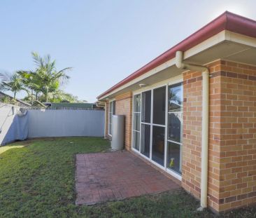 Spacious Ground-Floor Villa in Peaceful 'Carindale Village' - Photo 1