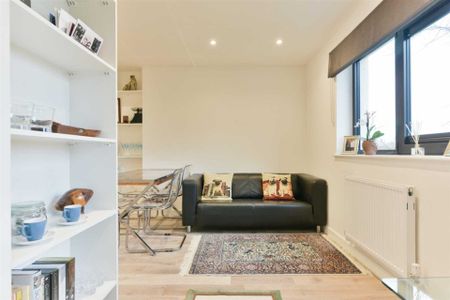 Novellus Court, Epsom - Photo 2