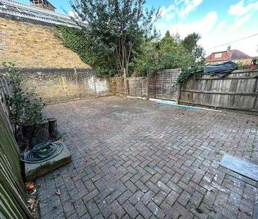 Wyldfield Gardens, Edmonton, N9 - Photo 3