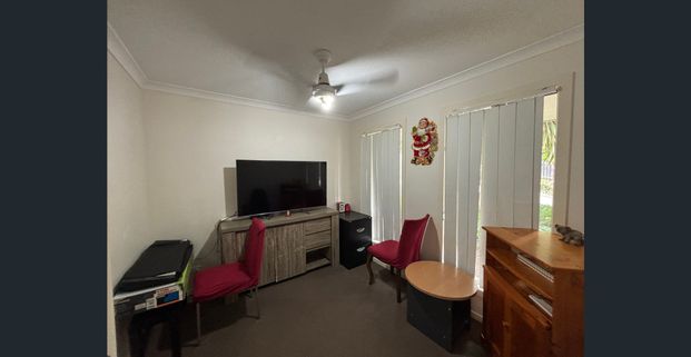 Charming Family Home in Springfield Lakes – 4 Bedrooms, 2 Bathrooms, 2 Car Parks - Photo 1