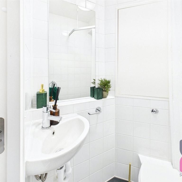 5 bedroom flat to rent - Photo 1