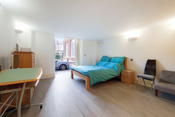 Studio Flat, Great Hall, SW11 - Photo 1