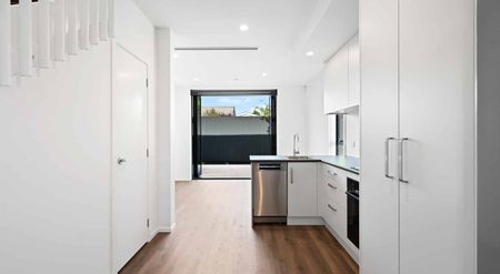 Two Bedroom Townhouse Whiteware Included - Photo 3