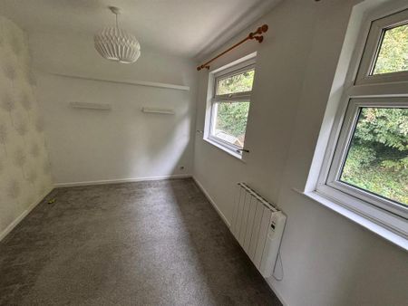 3 bedroom detached house to rent - Photo 2