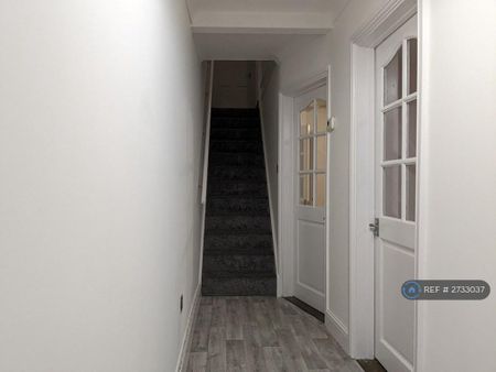 3 bedroom end of terrace house to rent - Photo 5