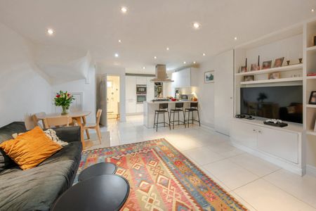 Byron Mews, London, NW3 - Photo 2