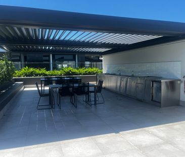 1Bedroom1Bathroom Modern and Stylish Rental Property in Greenslopes... - Photo 2