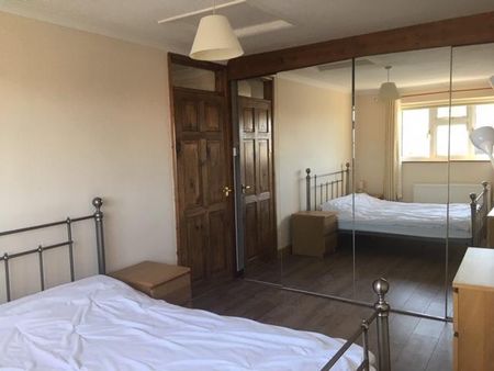 4 bedroom detached house to rent - Photo 5