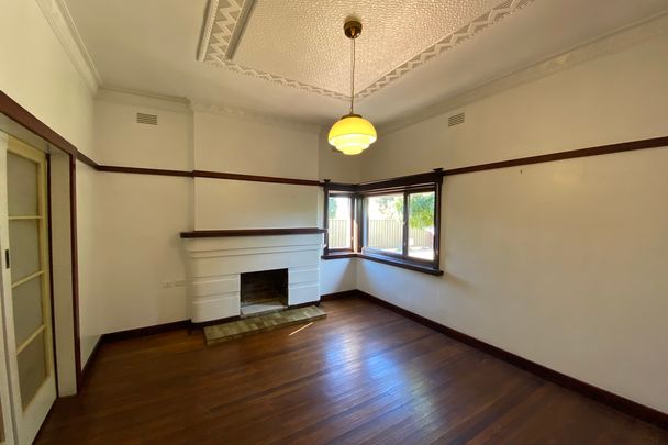 Freshly Updated 2 Bedroom Unit in Prime Location - Photo 1
