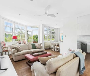 'White Ripples' Stylish Waterfront Extra Large One Bedroom Designer... - Photo 6