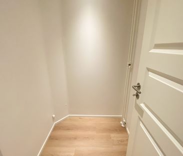 Totalrenoveret lejlighed med flot finish og klassisk planløsning - Photo 1