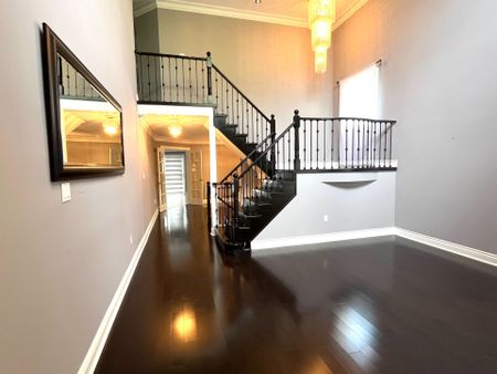 For Lease - 5256 Rome Crescent, Burlington, Ontario - Photo 2