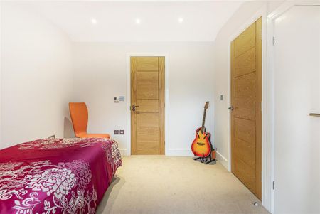 3 bedroom end of terrace house to rent - Photo 2