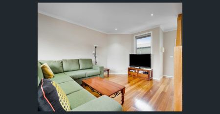 LIGHT, BRIGHT AND GREAT LOCATION - Photo 4