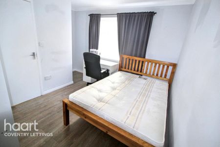 6 bedroom detached house to rent - Photo 5