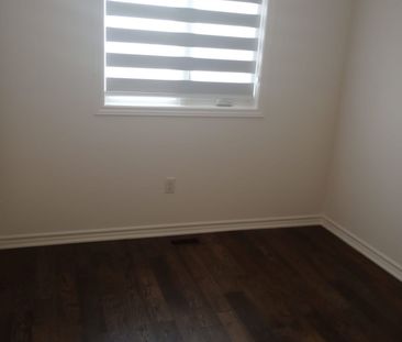 Townhouse For Lease | X8132834 - Photo 4