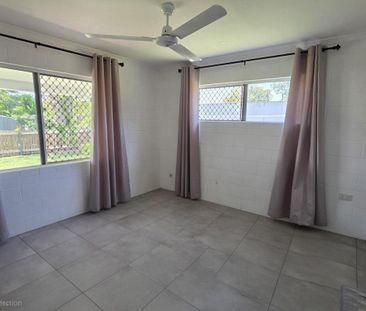 Modern & Low-Maintenance Duplex - Photo 4