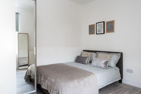 6 bedroom house to rent - Photo 3