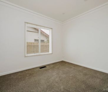 3 Bed, 1 Bath - Photo 5