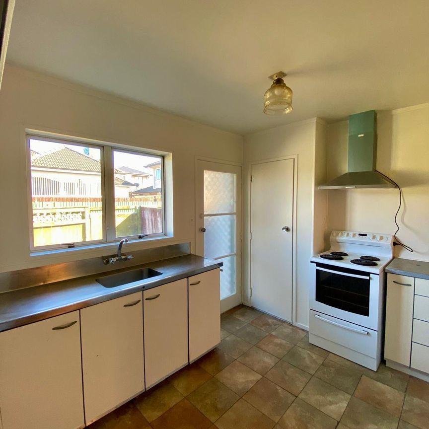 2/54 Kenderdine Road, Papatoetoe, Manukau - Photo 1