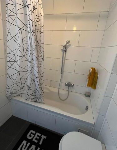 Offenbach: Großzügige 2-Zim-Wohnung (68 m²) mit Balkon und Aufzug - Photo 2