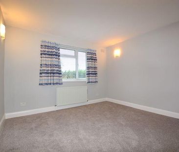 4 bedroom semi-detached house to rent - Photo 5