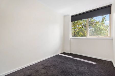 Bright & Private One-Bedroom Apartment in Prime South Yarra Location! - Photo 2