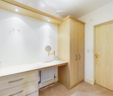 2 bedroom ground floor flat to rent - Photo 5