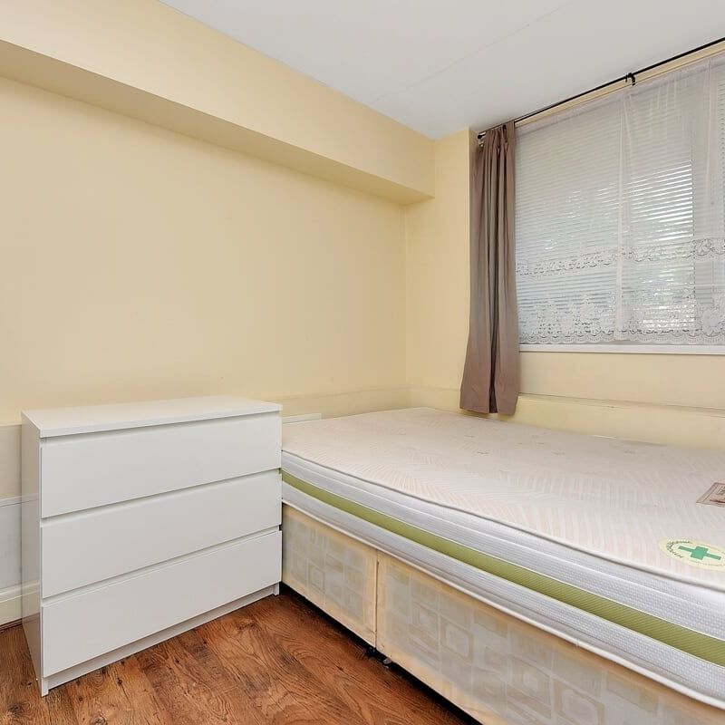 4 Bed Maisonette, Churchward House, SE17 - Photo 1