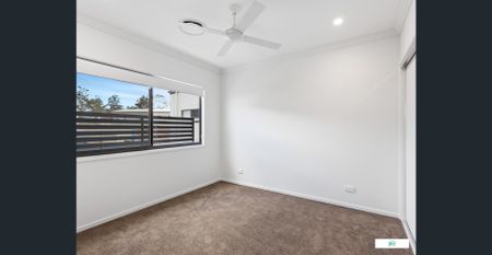 4 Bedroom Townhouse, Double Garage with driveway, DUCTED A/C, RESORT-POOL - Photo 4