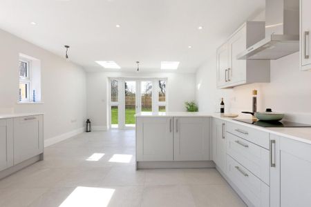 4 bedroom end of terrace house to rent - Photo 4