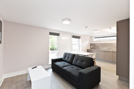 2 bedroom flat to rent - Photo 2