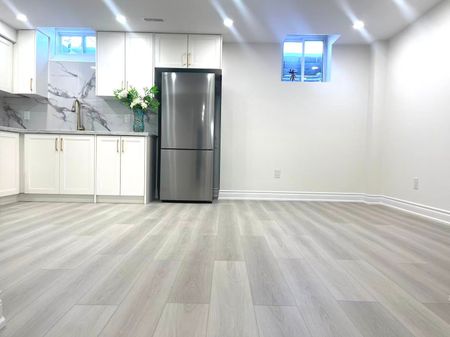 For Lease - 252 Borealis Avenue, Aurora, Ontario - Photo 2